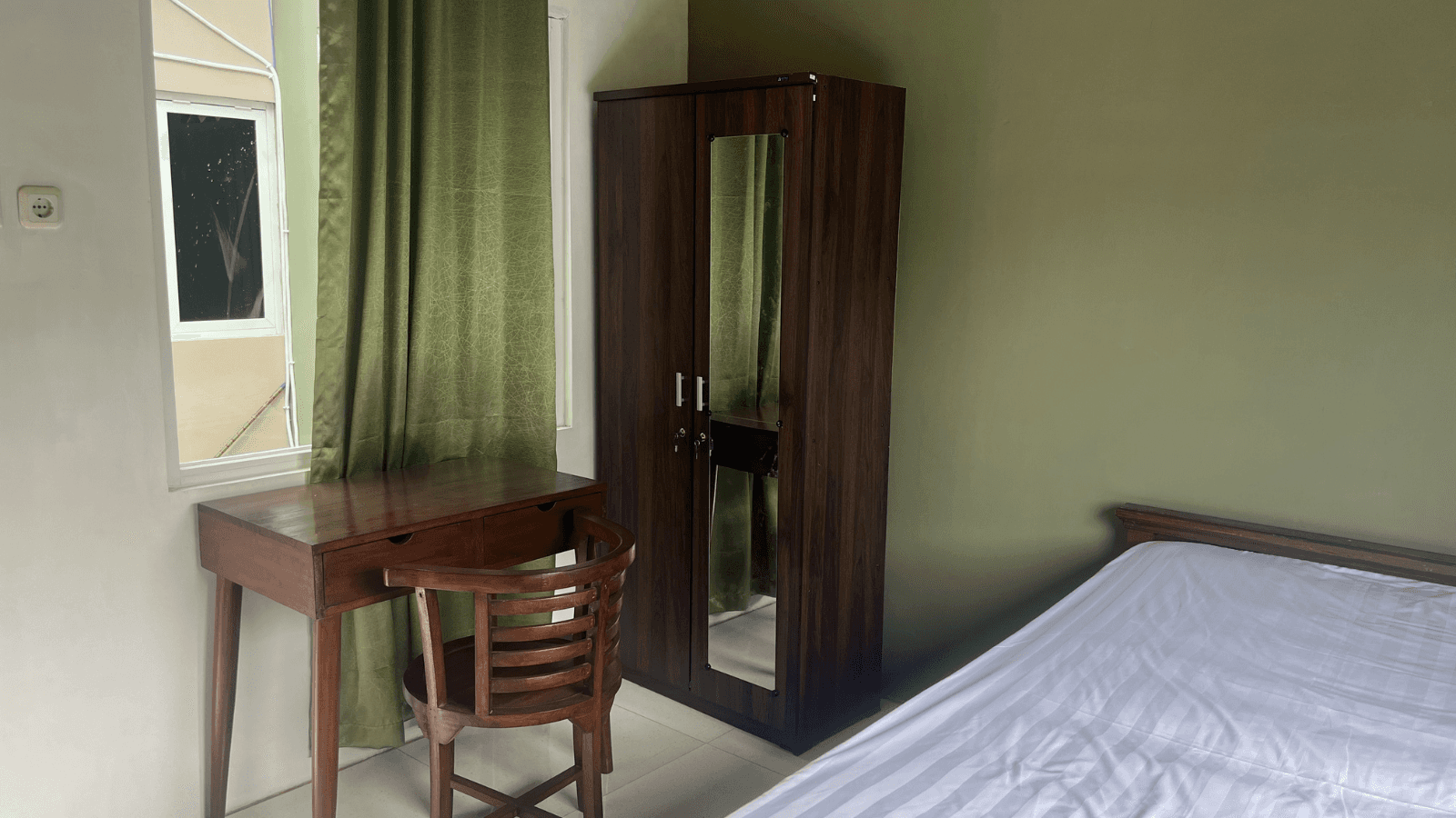 Embun foto 2 galeri kost Laweyan Solo Rumah Labuh