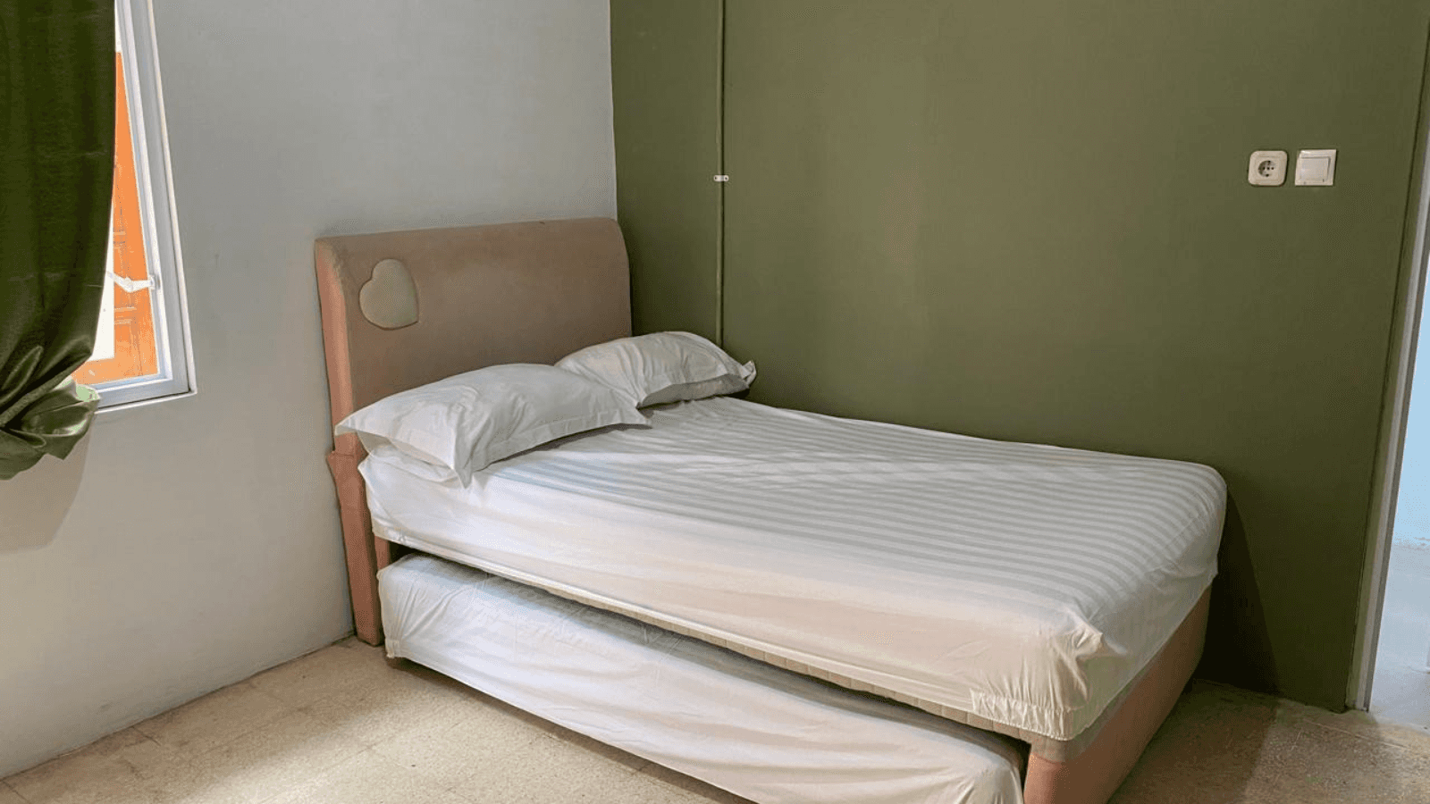 Telaga foto 1 galeri kost Laweyan Solo Rumah Labuh