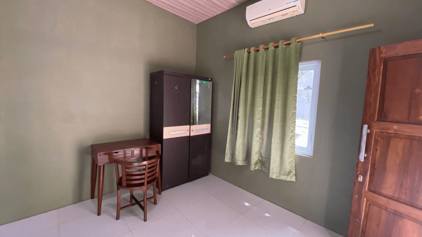 Tirta foto 3 galeri kost Laweyan Solo Rumah Labuh