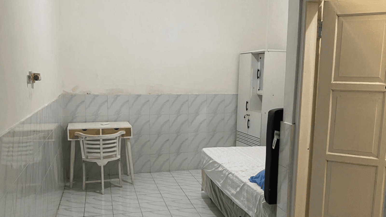 Aster foto 3 galeri kost Laweyan Solo Rumah Labuh