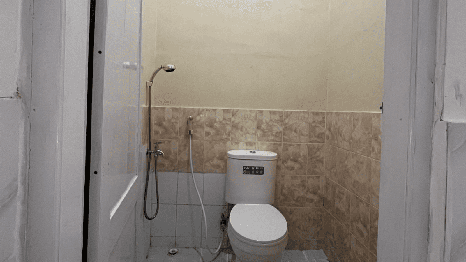 Edelweis foto 4 galeri kost Laweyan Solo Rumah Labuh
