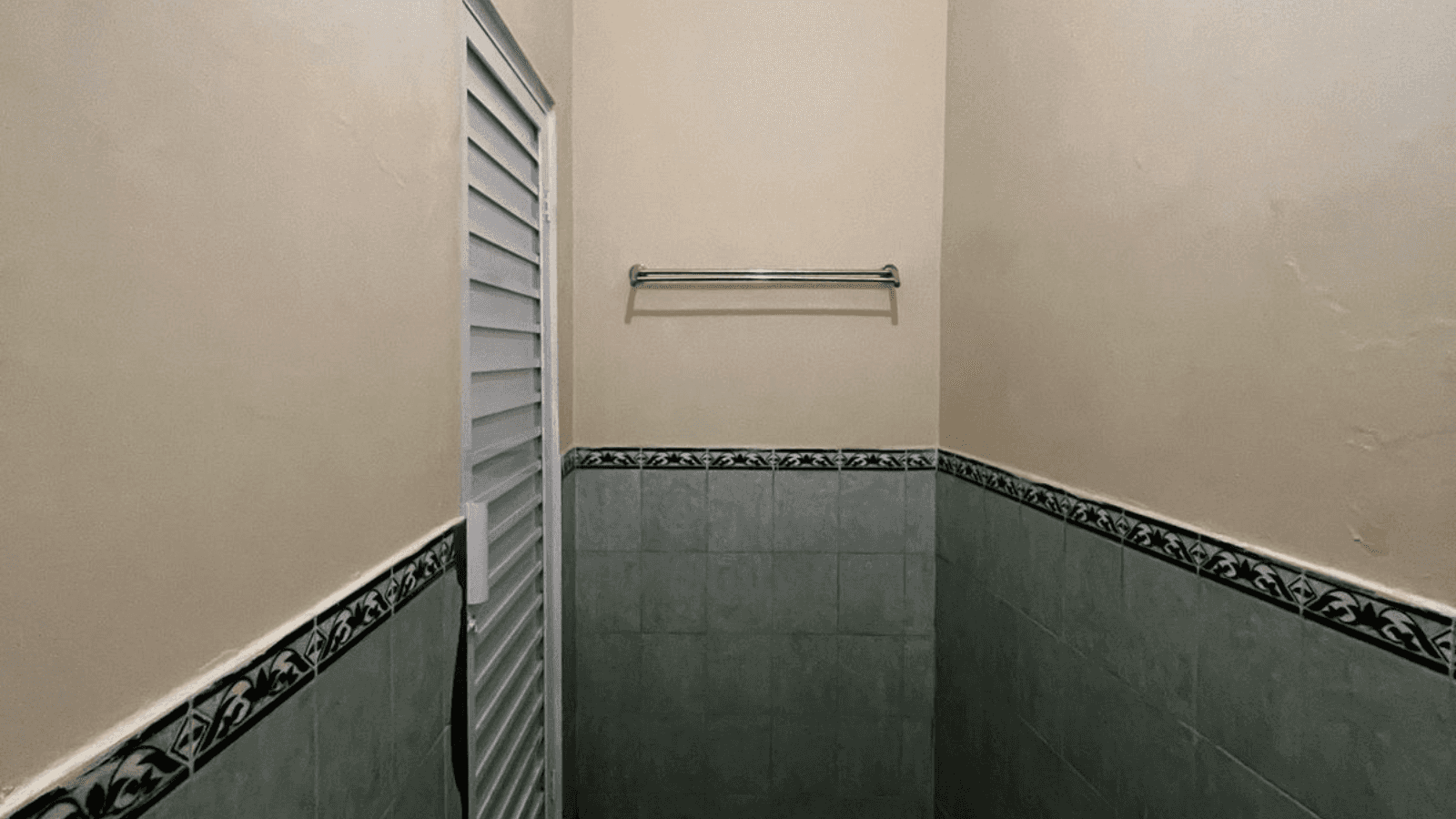 Iris foto 4 galeri kost Laweyan Solo Rumah Labuh