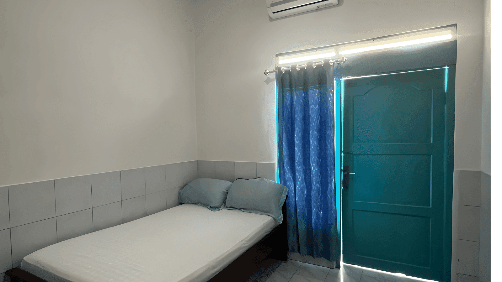 kamar kost iris labuh biru laweyan solo 15m²