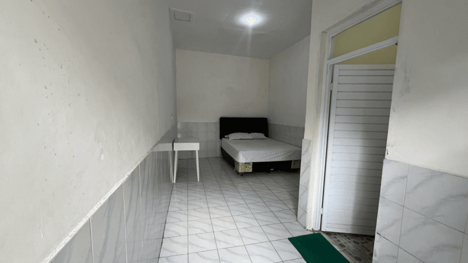 kamar kost lotus labuh biru laweyan solo 21m²