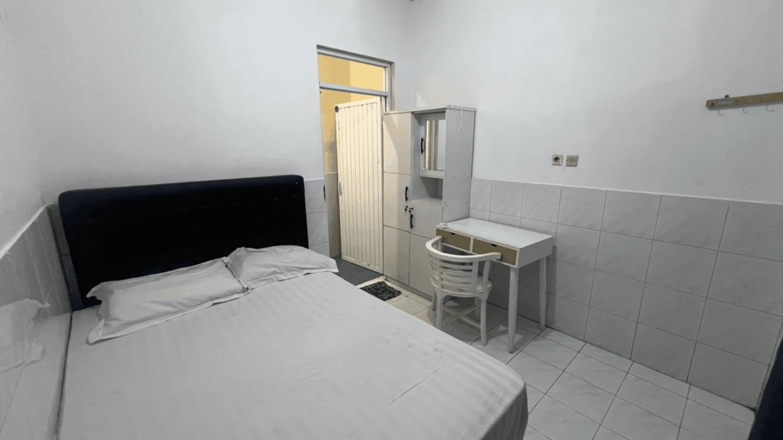 kamar kost zania labuh biru laweyan solo 15m²
