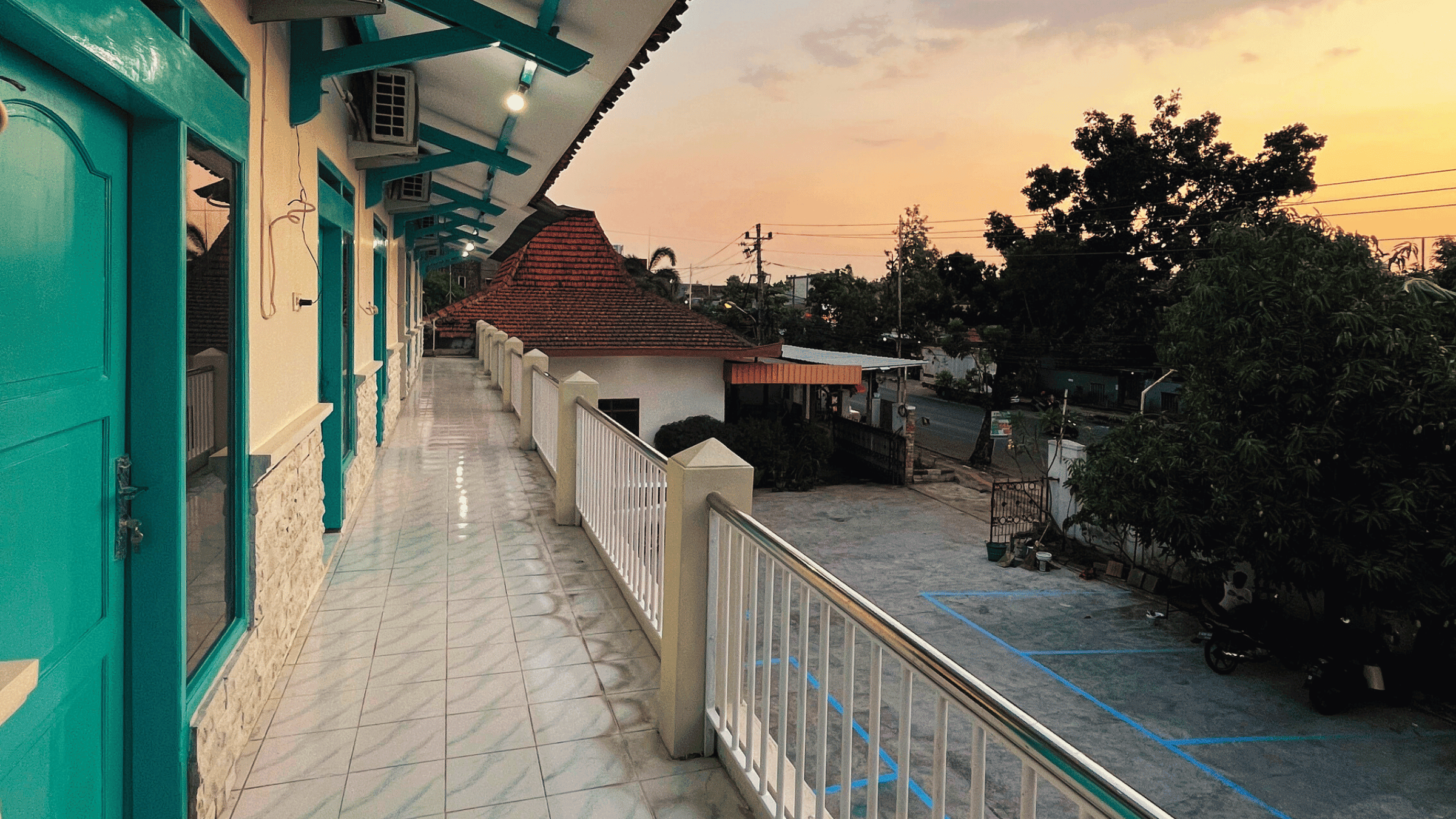 tampak depan kost eksklusif labuh biru jl joko tingkir solo laweyan